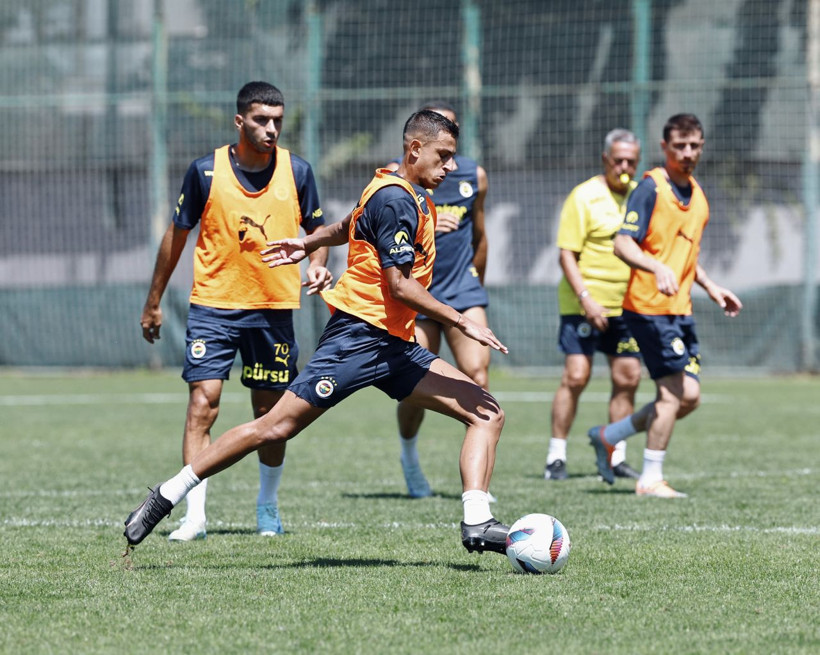 Fenerbahçe'de sol bek transferi yattı! Osimhen sonrası ortalık karıştı, Ali Koç İngiliz yıldıza rest çekti - Resim: 3