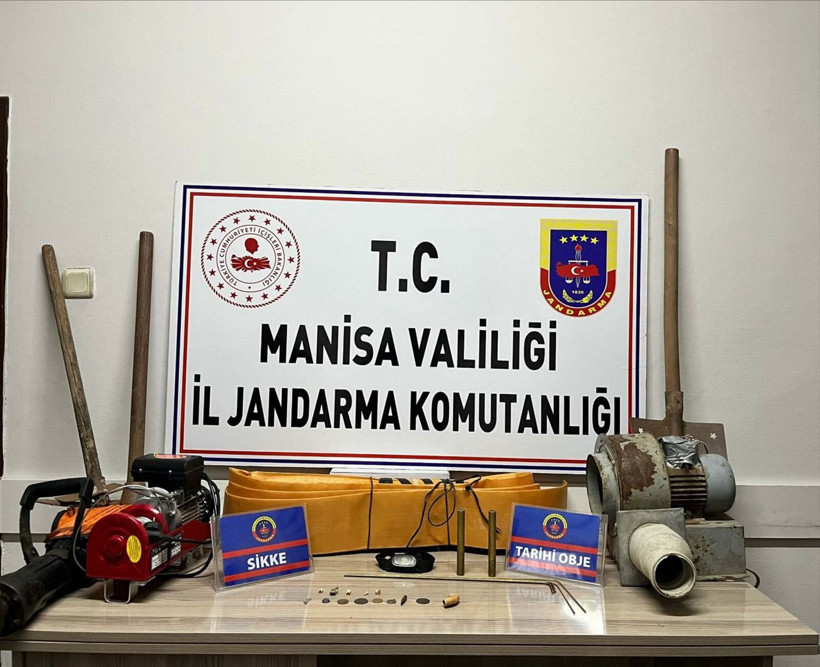 Bahçesinde kaçak tarihi eser kazısı yaparken suçüstü yakalandı - Resim: 2