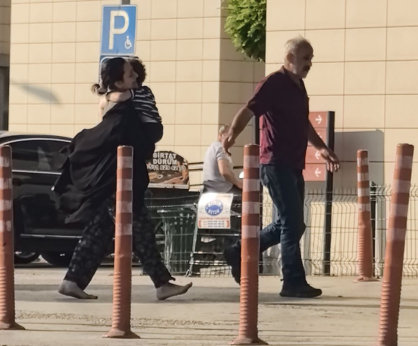Bursa'da 3 katlı binanın çatı katından düşen çocuk ağır yaralandı - Resim: 3