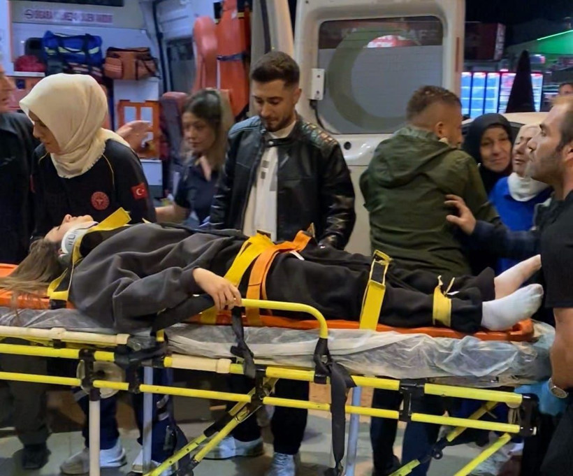 Evin terasında çamaşır toplarken düşen Melisa, ağır yaralandı - Resim: 2