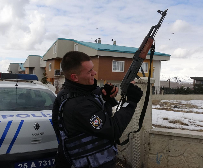 Cezaevinden firar etti, boşanmak isteyen eşini vurdu - Resim: 2