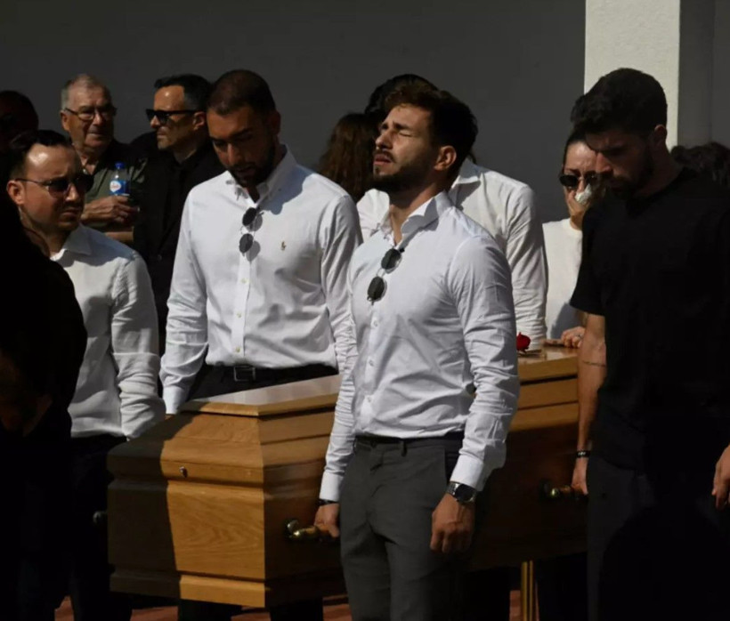 Liverpool'un yıldızı Diogo Jota son yolculuğuna uğurlandı! Tabutunu taşırken gözyaşlarına boğuldular - Resim: 3