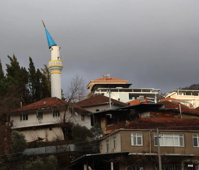 Aydın'ı fırtına vurdu... Köylüler uçan malzemelerini araziden topladı - Resim: 3