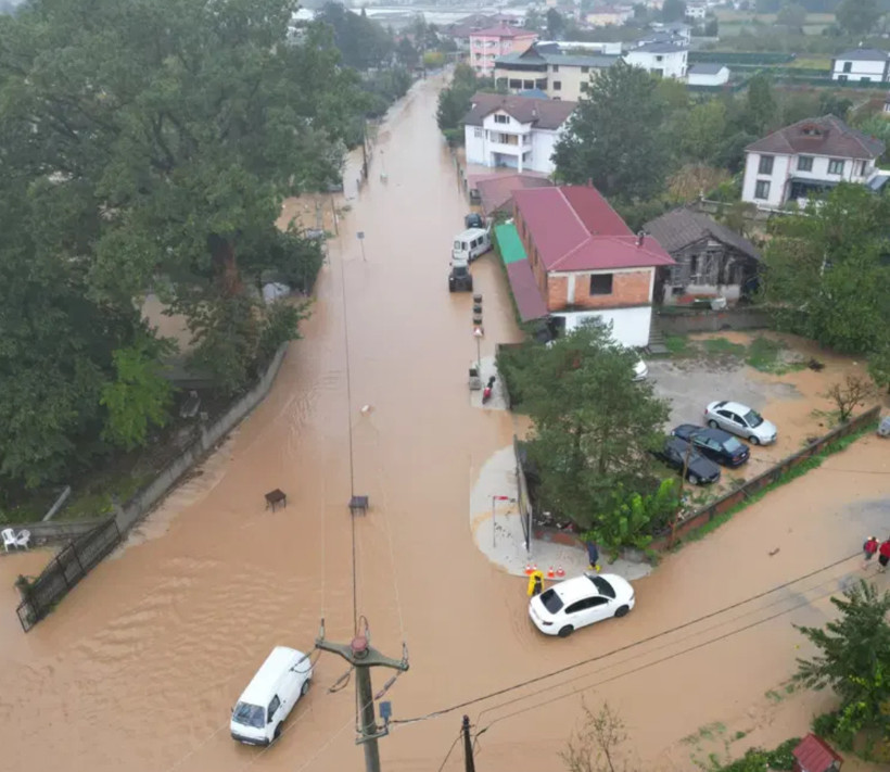 Sakarya'da sağanak sele neden oldu. Karasu sular altında - Fotoğraf: 6