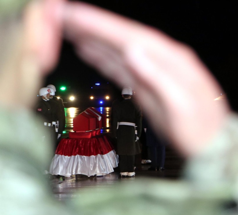 Şehit Tokyürek'in naaşı Erzurum'a getirildi - Resim: 2