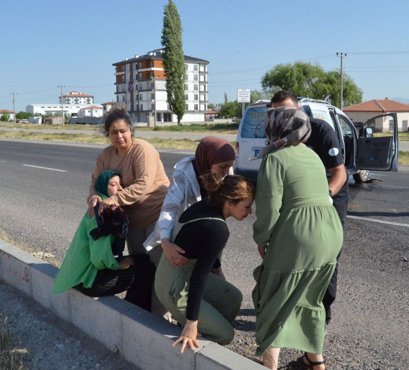AYT sınavına girmeye giden öğrenciler kaza yaptı: Bir ölü, üçü ağır 10 yaralı - Resim: 2