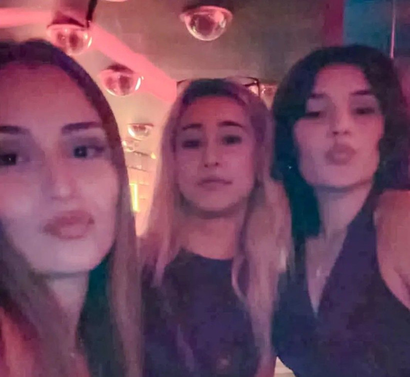 Yanan aracın içinde can vermişlerdi! 3 yakın arkadaştan geriye sadece bu fotoğraf kaldı - Fotoğraf: 4