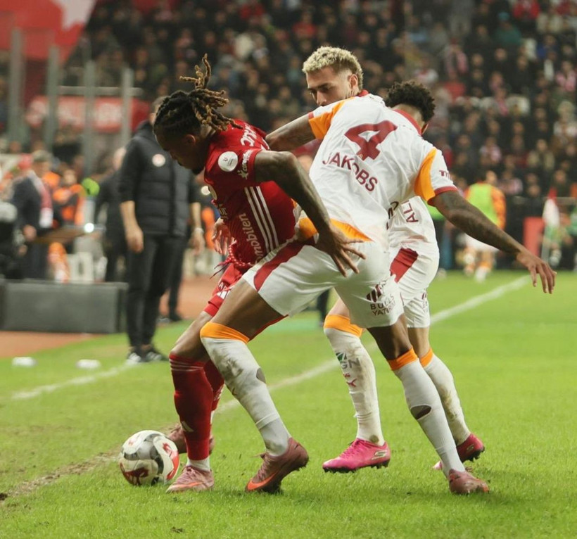 Galatasaray'da 3 isim yolcu - Resim: 1
