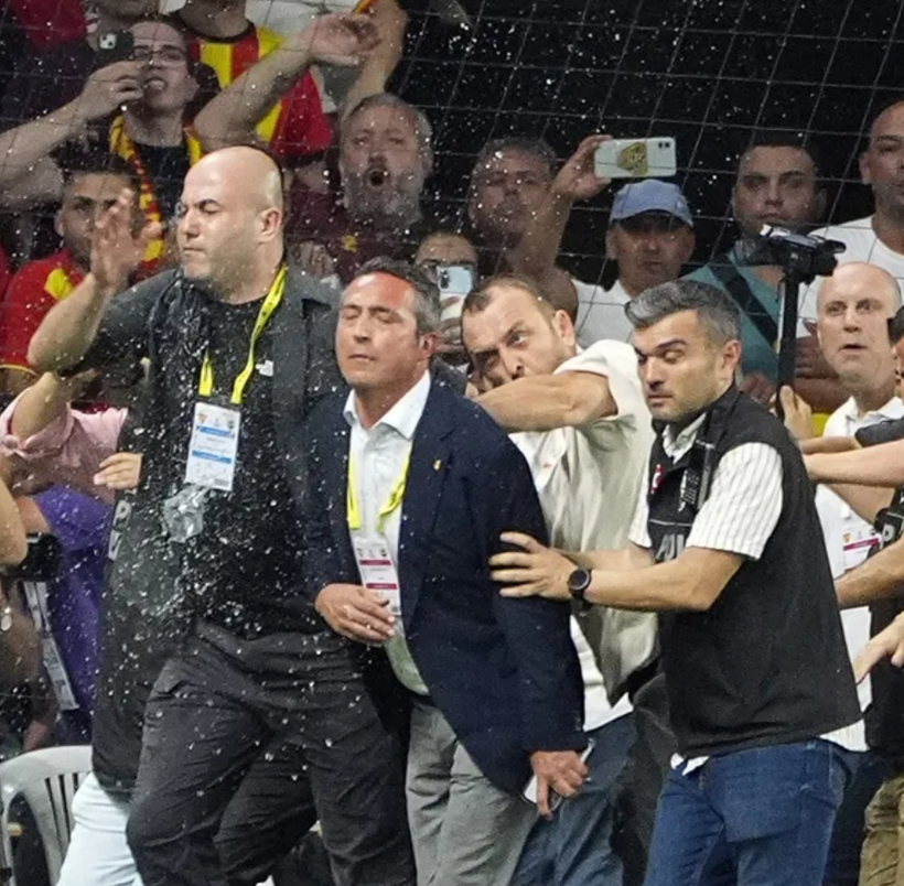 Dikkat çeken detay ortaya çıktı! Fenerbahçe Başkanı Ali Koç'a saldıran şahıs gözaltına alındı - Resim: 2