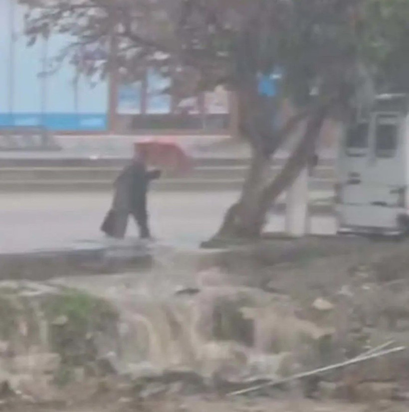 İzmir'de sağanak: Foça'da caddeler sular altında kaldı - Resim: 4