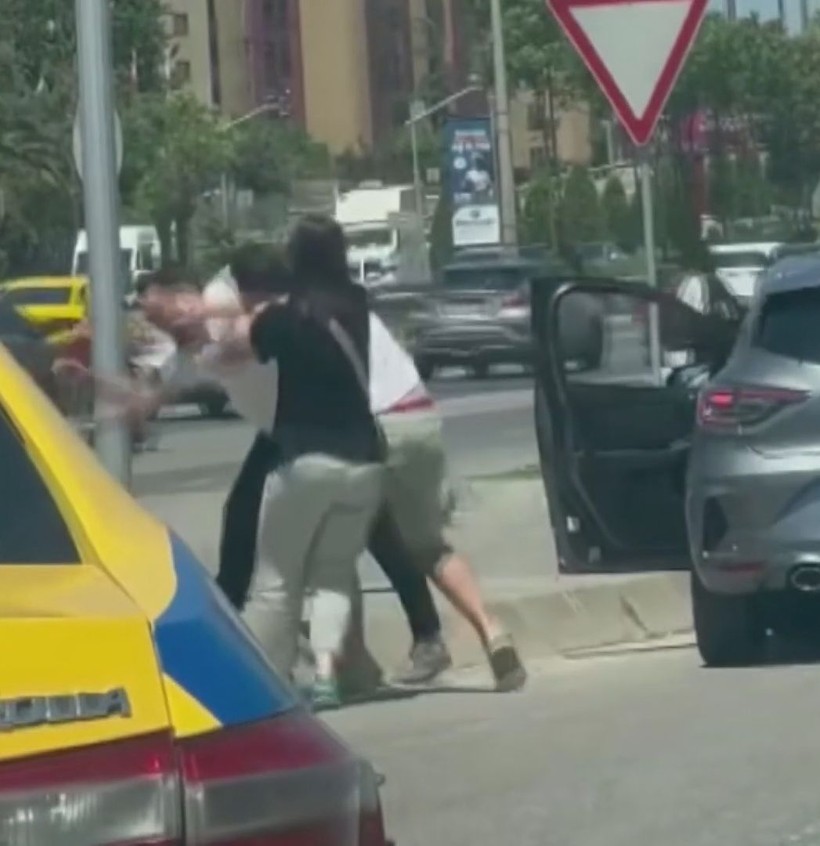 Ataşehir’de sürücülerin yumruklu kavgası kamerada - Resim: 3