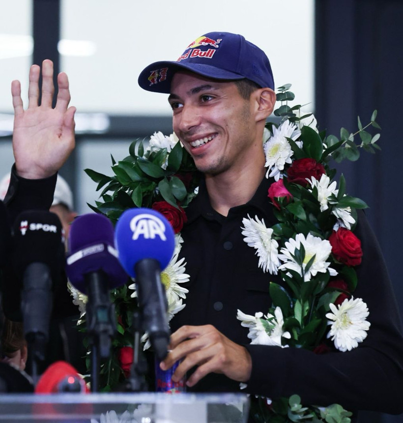 3’üncü kez Dünya Şampiyonu olan Toprak Razgatlıoğlu, yurda döndü - Resim: 1