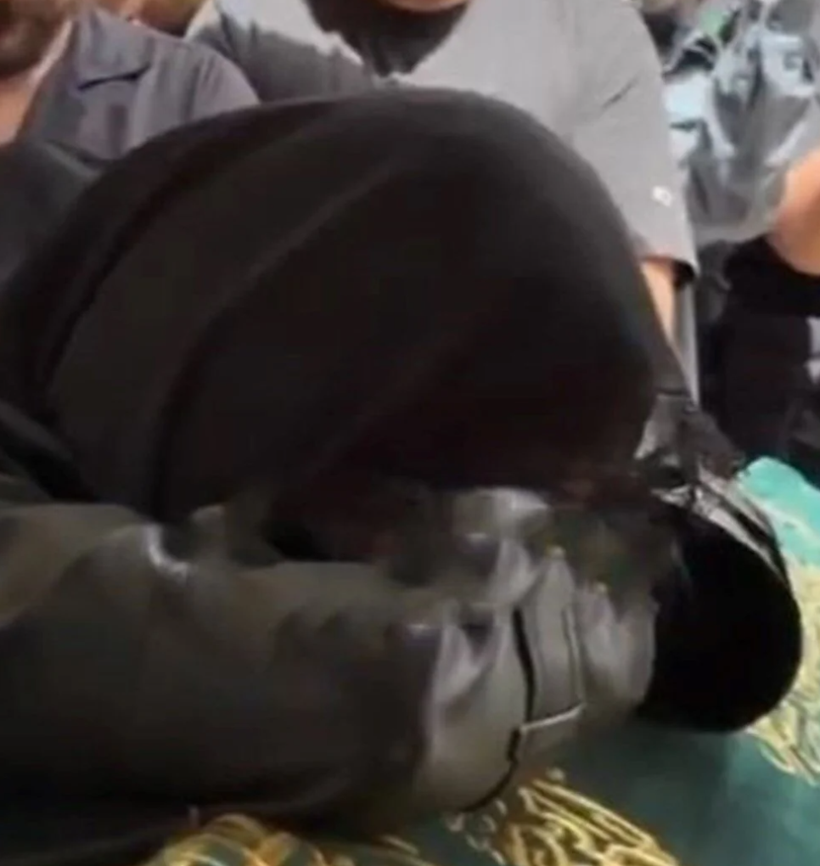 Simge Sağın ablasını son yolculuğuna uğurladı... Cenazedeki hali yürekleri burktu - Resim: 4