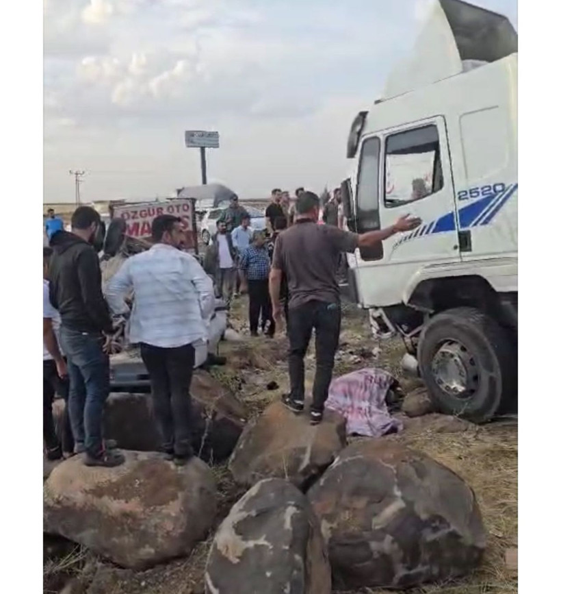 Diyarbakır’da kamyonla otomobil çarpıştı: 1 ölü, 2 yaralı - Resim: 4