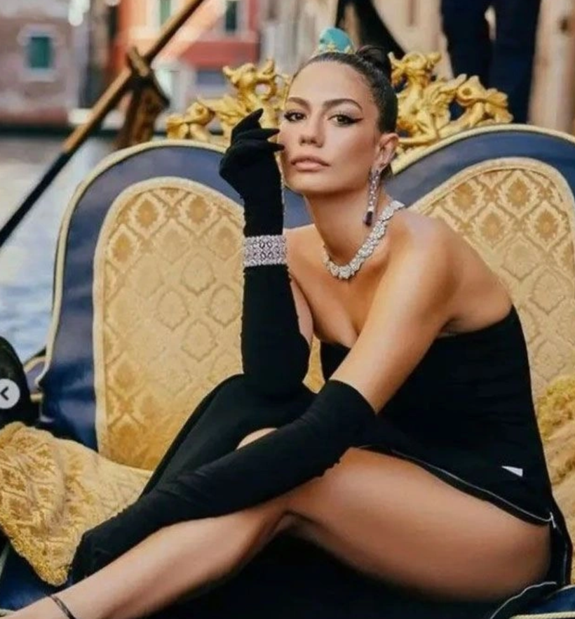 Demet Özdemir'in shopsuz hali olay oldu; Sosyal medya bu kareleri konuşuyor - Resim: 3