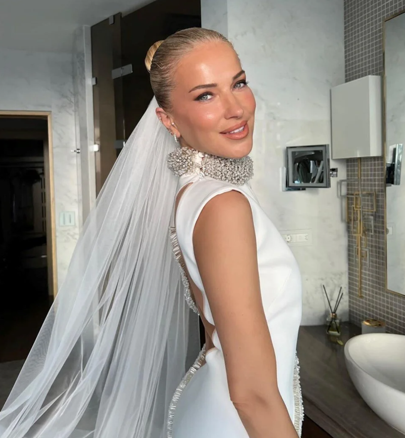 Burcu Esmersoy ikinci düğününü İstanbul'da yaptı! Çift Bodrum'da davet verecek - Resim: 2