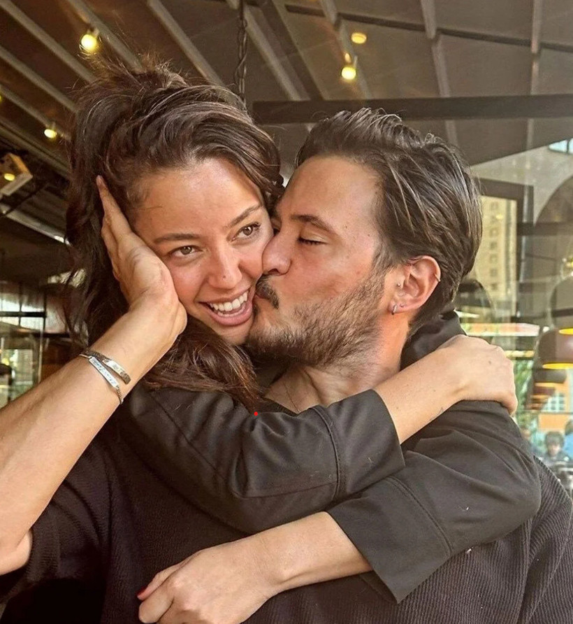 Pelin Akil ile Anıl Altan boşanıyor mu? Manidar paylaşım kafaları karıştırdı! - Fotoğraf: 2