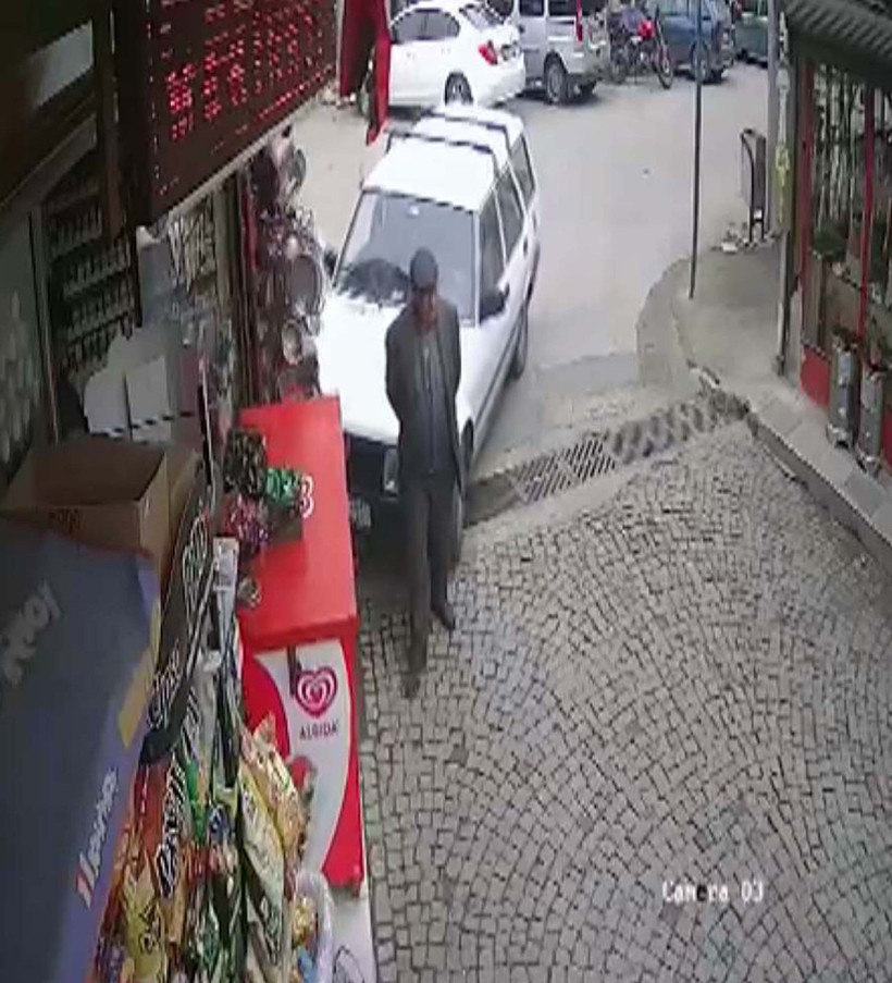 Marketin tezgahına çarpan otomobil, yayayı korkuttu - Resim: 4