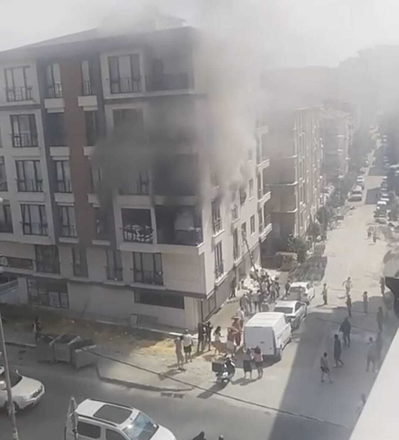 Avcılar'da 5 katlı binada yangın: 2 kişi pencereden atladı - Resim: 2