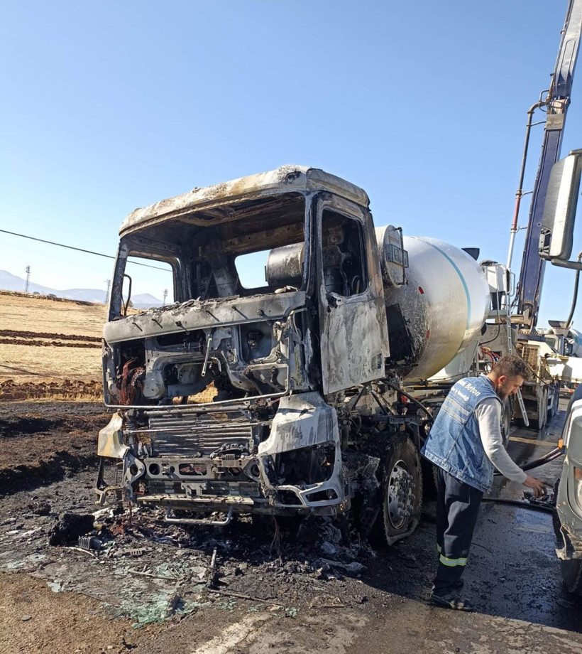 Gaziantep’te seyir halindeki beton mikseri yandı - Resim: 2