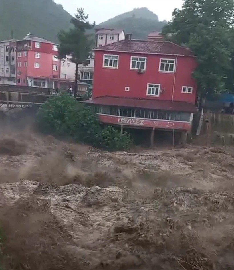 Ordu ve Muş'ta sel felaketi: 2 kişi hayatını kaybetti - Resim: 1