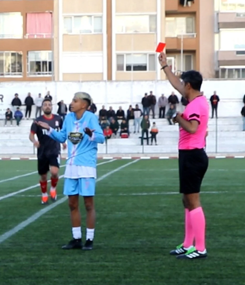Böyle maç görülmedi! Aynı maçta 9'u futbolcu 12 kişiye kırmızı kart - Resim: 2