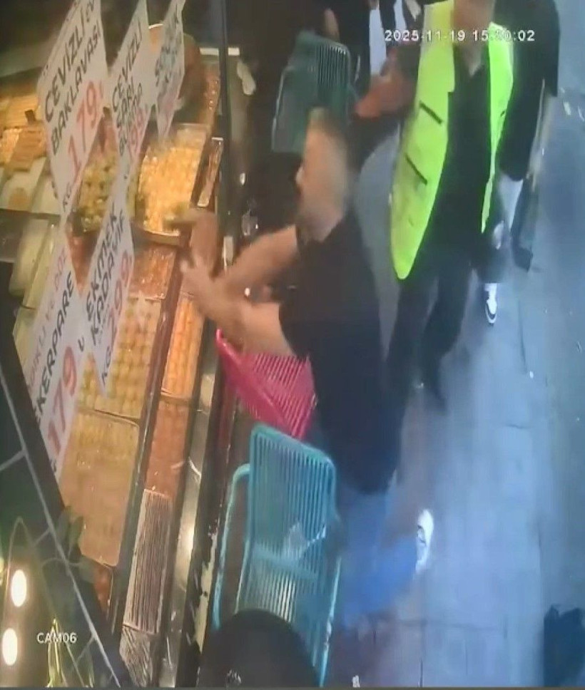 Bayrampaşa'da iş yerinin önünde yapılan temizlikten rahatsız oldu; çekiçle saldırdı - Resim: 2