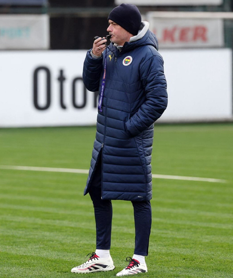 Fenerbahçe'de yeni kriz! Mourinho oyuncusuyla kapıştı! Eleştiriyi kaldıramadı cevabını verdi - Fotoğraf: 3