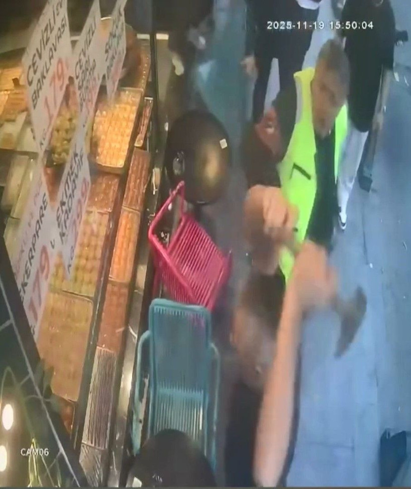 Bayrampaşa'da iş yerinin önünde yapılan temizlikten rahatsız oldu; çekiçle saldırdı - Resim: 3