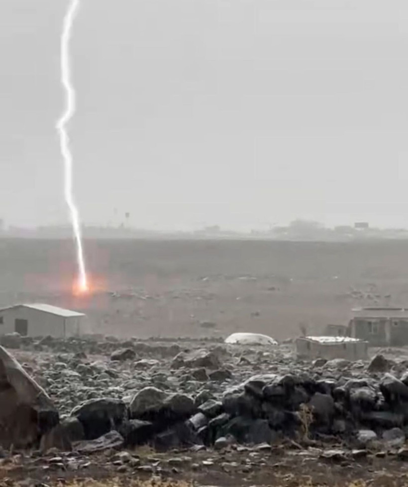 Diyarbakır’da yıldırım düşme anı kamerada - Resim: 3