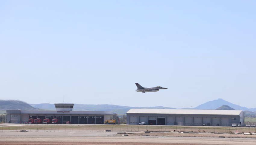 Adaya altı savaş uçağı gönderildi