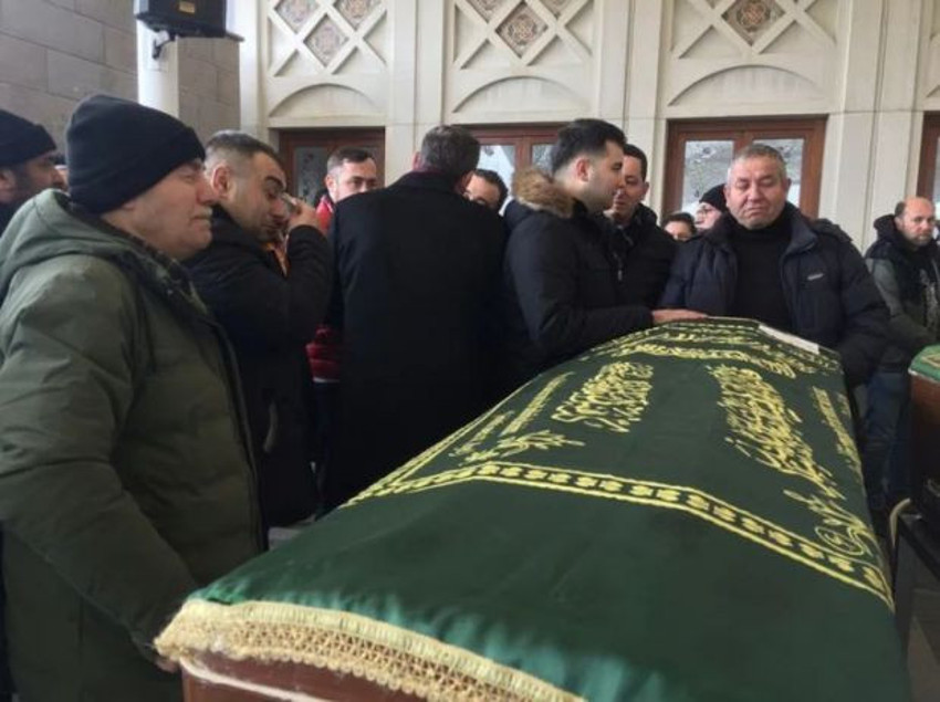 'Elvan Dalton' ismiyle tanınan ünlü şarkıcı Elvan Yılmaz son yolcuğuna uğurlandı - Resim : 3