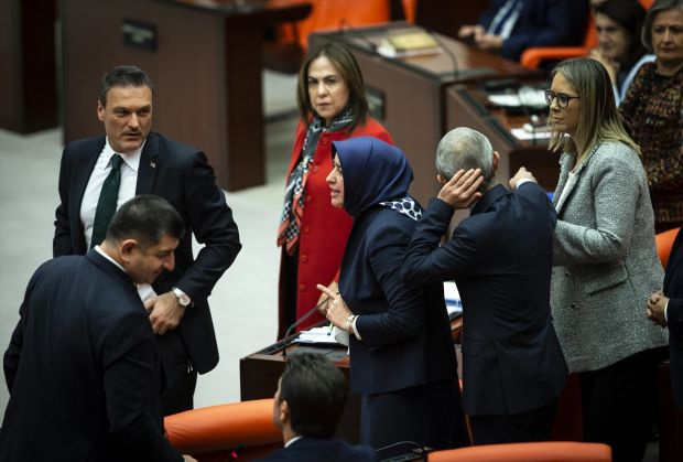 CHP'li Engin Özkoç'tan AK Partili Özlem Zengin'e "Bu kadına haddini bildiriniz" çıkışı - Resim : 2