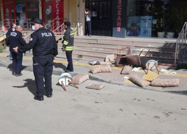 Kocasını bıçakla bekledi! "Bir kadın cinnet geçirdi" - Resim : 1