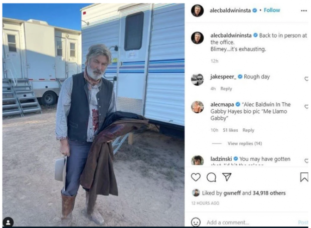 Alec Baldwin film çekiminde kurusıkı silahla kazara 2 kişiyi vurdu: 1 ölü, 1 yaralı - Resim : 1