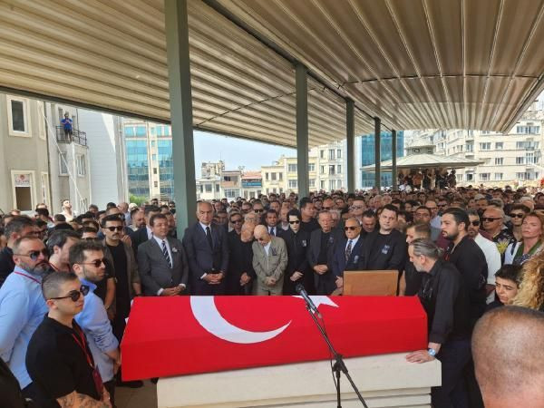 Özkan Uğur'a veda günü... AKM'de gözyaşlarıyla uğurlandı - Resim : 1