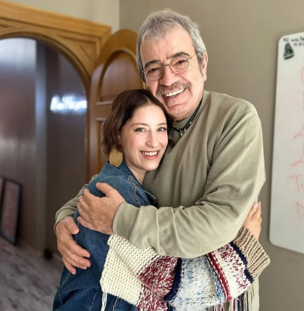 Yıllar sonra birbirlerini takip ettiler: Hazal Kaya'dan Beren Saat cevabı - Resim : 1