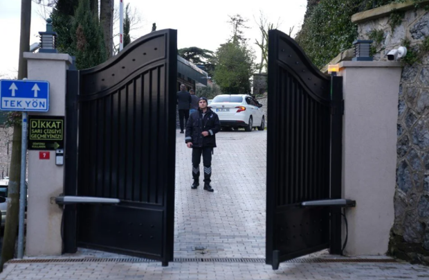 Ekrem İmamoğlu 'suç örgütü kurmak' ve 'PKK'ya yardım' suçlamasıyla gözaltına alındı - Resim : 4