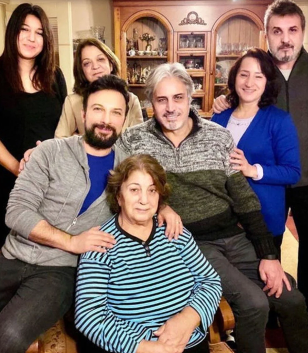 Tarkan’ın annesi Neşe Tevetoğlu hayatını kaybetti - Resim : 1