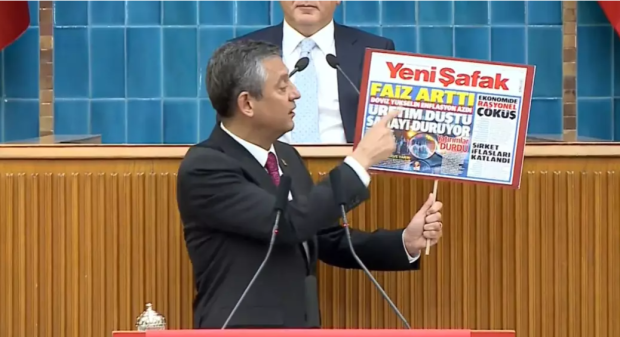 Özgür Özel'den flaş mesajlar! Kürsüden iki ahtapot gösterdi... "Tayyip beyin esas ahtapotunu göstereyim" - Resim : 2