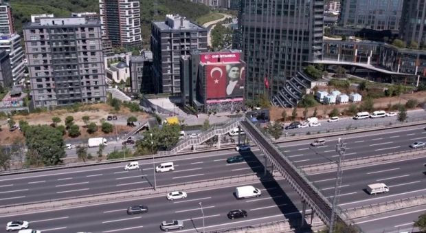 Taksim'deki CHP töreninde dikkat çeken an: Özgür Çelik var, Gürsel Tekin yok! - Resim : 3