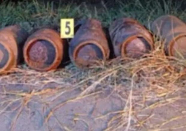 Petro uyarmıştı! Yemin t&ouml;reni &ouml;ncesi 420 kiloluk bomba bulundu - Resim : 1