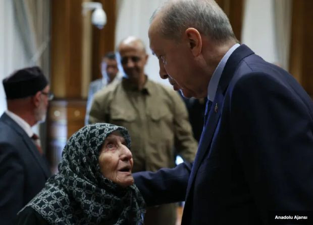 Cumhurbaşkanı Erdoğan, şehit aileleri ile bir araya geldi - Resim : 1