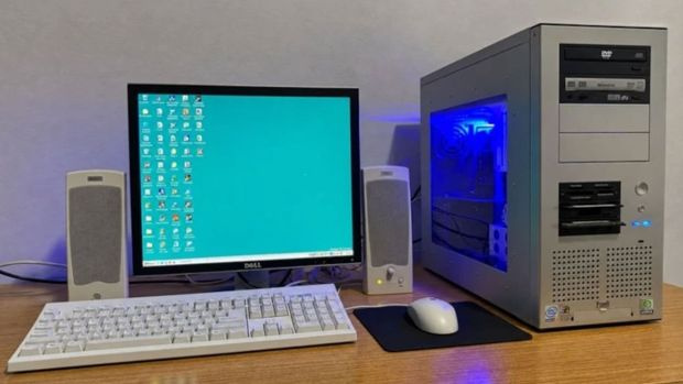 26 yıllık retro bilgisayarı dönüştürdü - Resim : 1