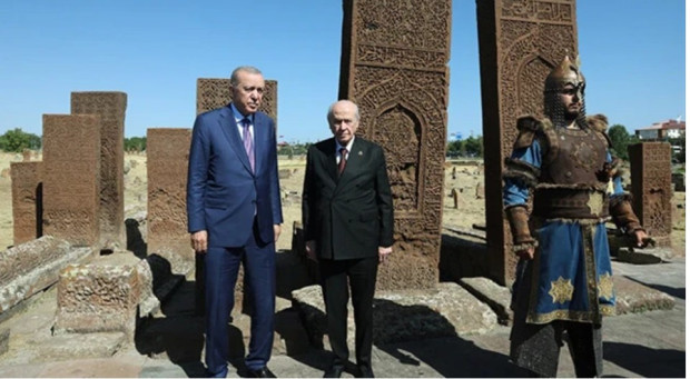 Cumhurbaşkanı Erdoğan, Selçuklu Meydan Mezarlığı'nı ziyaret etti - Resim : 1