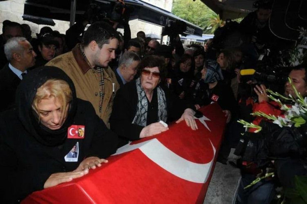 Kaşif Kozinoğlu'nun &ouml;l&uuml;m&uuml;nde cinayet ş&uuml;phesi: 15 yıl sonra yeniden a&ccedil;ılıyor! - Resim : 2