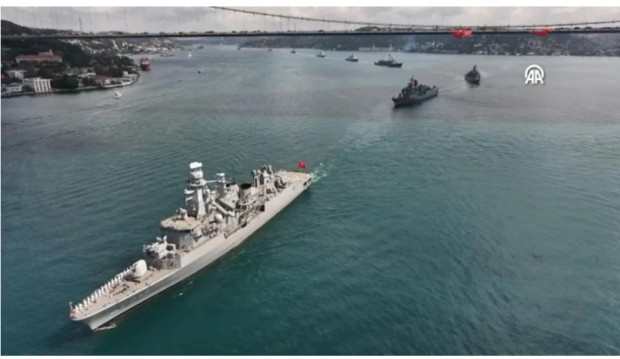 30 Ağustos İstanbul'da coşkuyla kutlandı! 15 gemi İstanbul Boğazı'ndan ge&ccedil;ti - Resim : 1