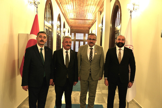 Birol İncecik&ouml;z&rsquo;e T&Uuml;RKSOY&rsquo;dan anlamlı &ouml;d&uuml;l - Resim : 1
