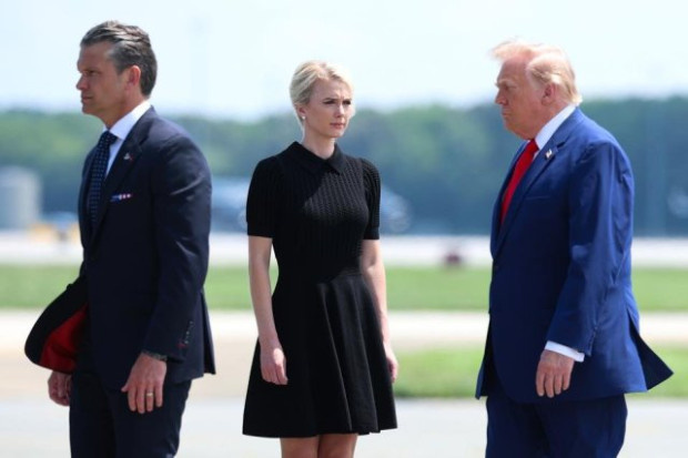 Melania Trump'ı çileden çıkaran gece! Eşini asistanıyla özel alanda gördü - Resim : 3