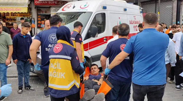 D&ouml;viz b&uuml;rosu kan g&ouml;l&uuml;ne d&ouml;nd&uuml;! 3 &ouml;l&uuml;, 1 yaralı var - Resim : 1